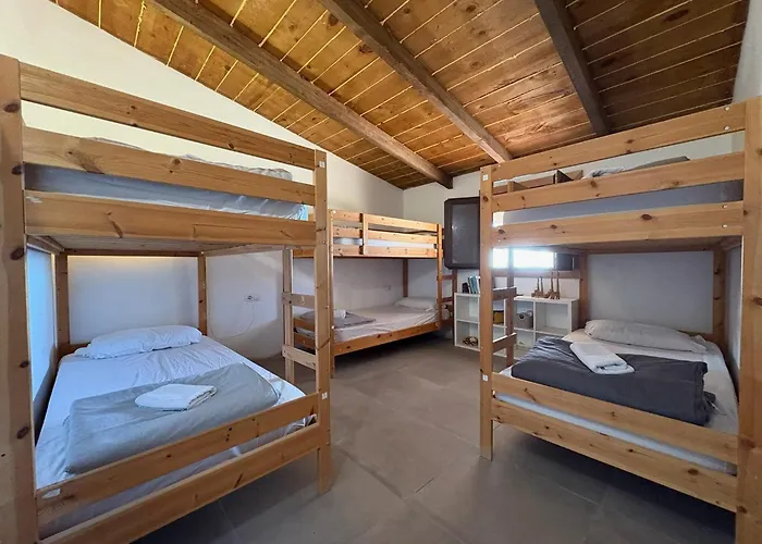 The Tree House Surf Camp 아데제