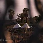 The Tree House Surf Camp Хостел *