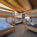 The Tree House Surf Camp Costa Adeje (Tenerife)