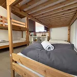 Хостел The Tree House Surf Camp *