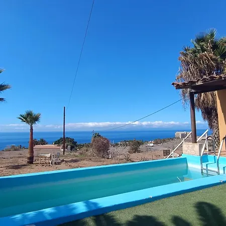 Albergue The Tree House Surf Camp *