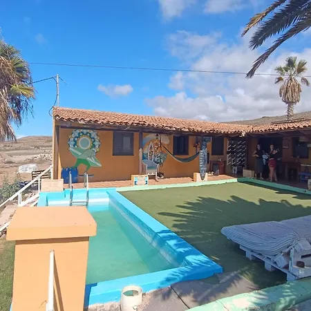 Albergue The Tree House Surf Camp Costa Adeje (Tenerife)