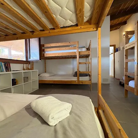 호스텔 The Tree House Surf Camp 아데제