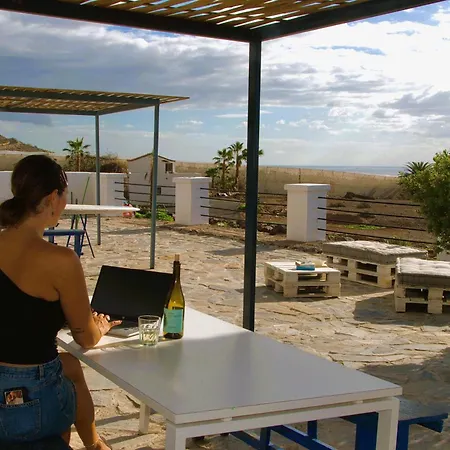 Albergue The Tree House Surf Camp