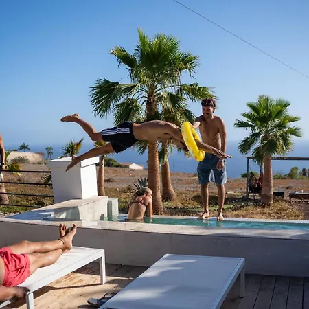 The Tree House Surf Camp 旅馆 阿德耶
