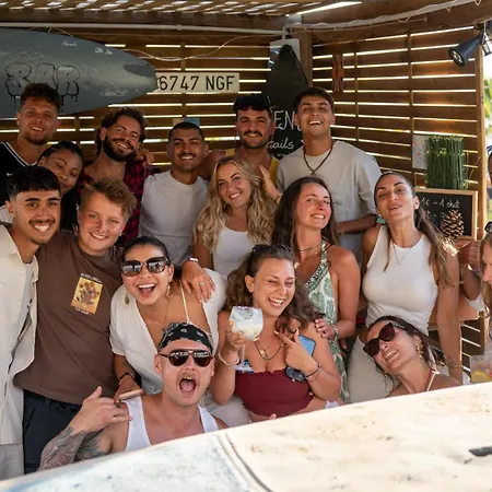 The Tree House Surf Camp * 阿德耶