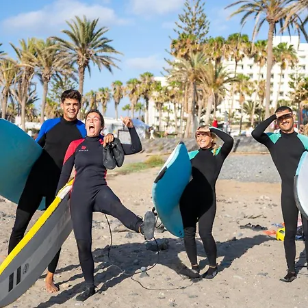 The Tree House Surf Camp 旅馆