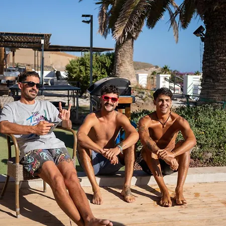 The Tree House Surf Camp 旅馆
