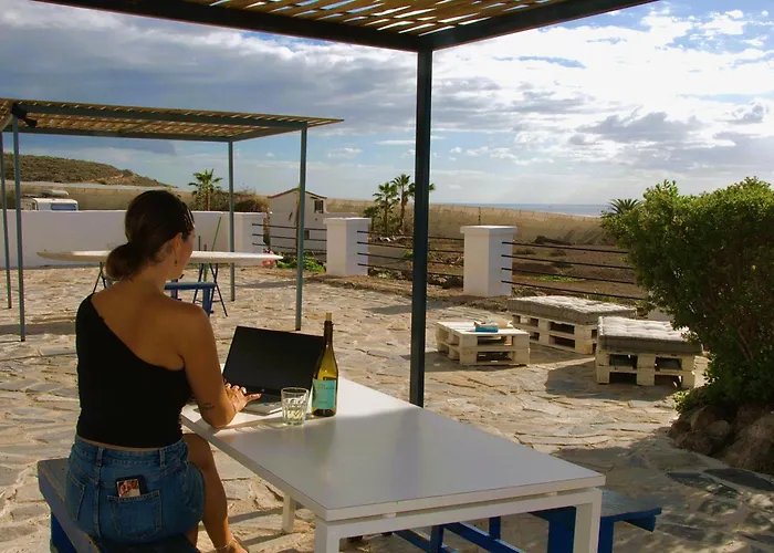 Хостел The Tree House Surf Camp