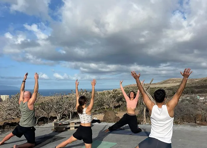 The Tree House Surf Camp Хостел *