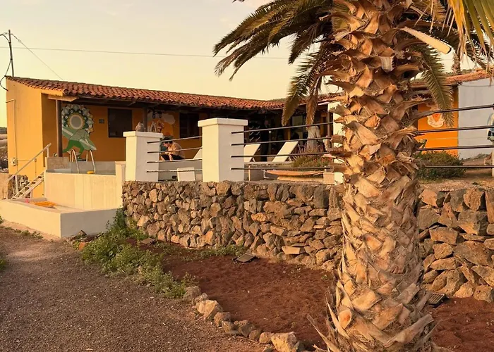 Хостел The Tree House Surf Camp *