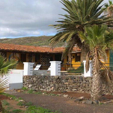 Vandrerhjem The Tree House Surf Camp